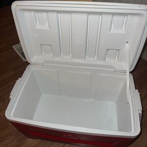 Igloo Classic Red and White Cooler